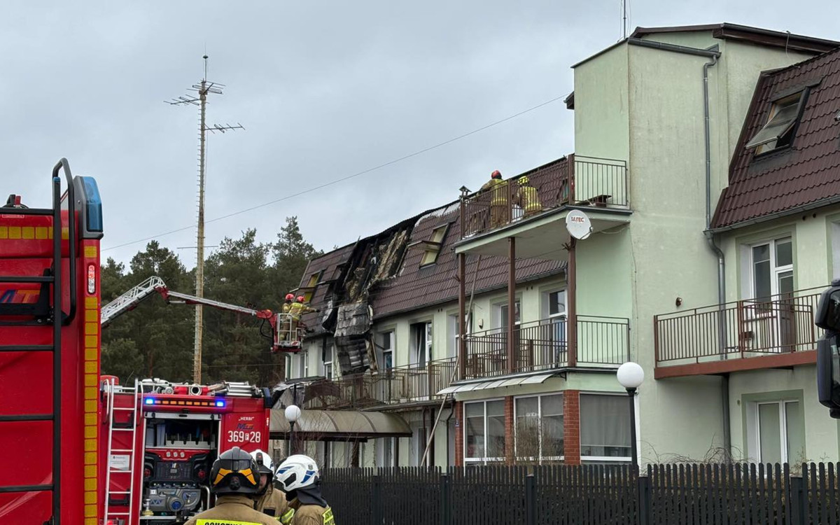 Pożar w DPS. Nie żyje jedna osoba, 9 trafiło do szpitala, ponad 50 strażaków w akcji
