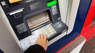 Popularny bank wydał pilny komunikat do wszystkich klientów. „Najlepiej wypłać gotówkę”