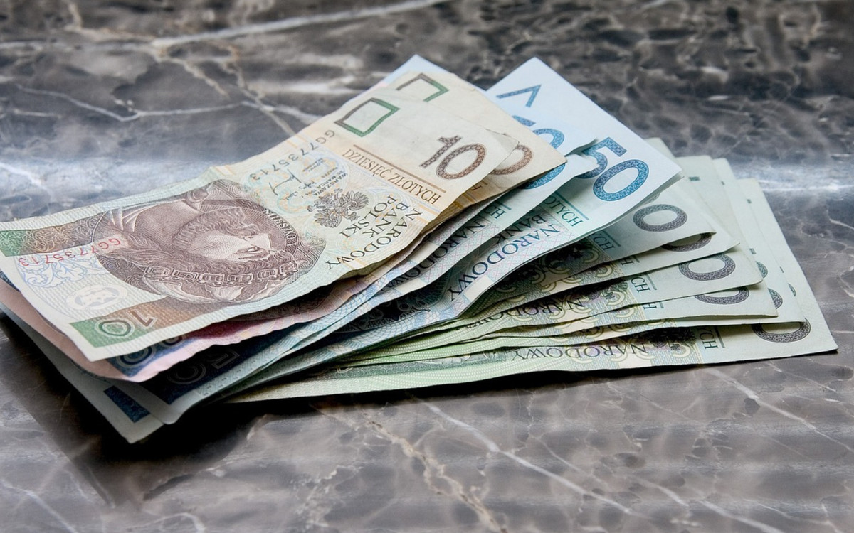 ZUS ściągnie pieniądze z kont. Emerytury będą niższe o 989,41 zł