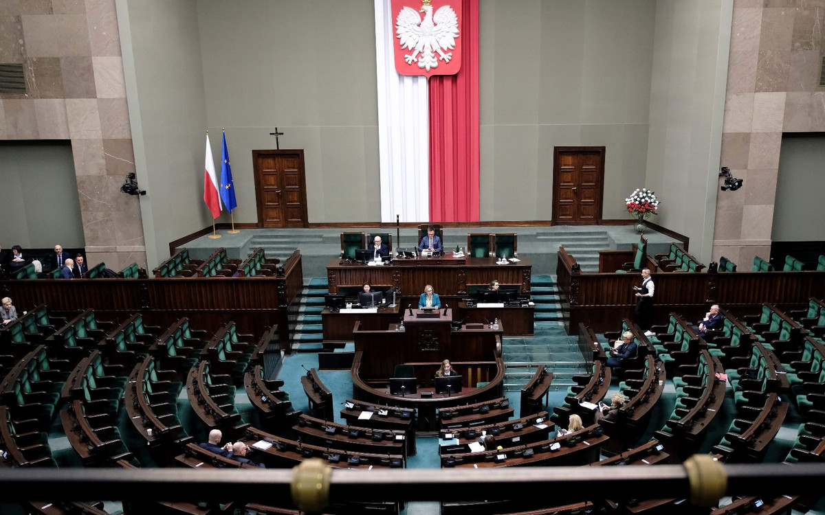 Będzie zakaz korzystania ze smartfonów w szkołach? Jest stanowisko rządu