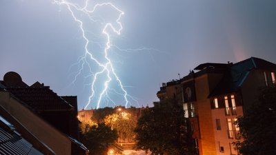 Burze z gradem uderzą w Polskę. IMGW bije na alarm, zostało niewiele czasu