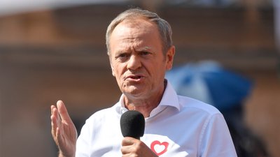 Zaskakujące, co Tusk zrobił po spotkaniu z papieżem. Kelner aż do niego krzyknął