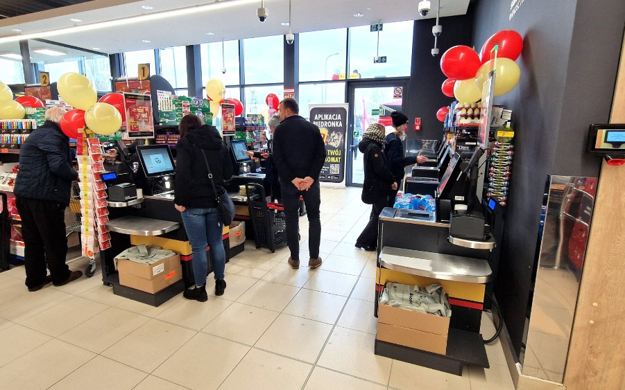 Biedronka i Lidl doliczają opłatę bez ostrzeżenia? Możesz się mocno zdziwić