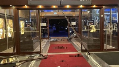Wbił się samochodem w hotel i próbował uciec. 36-latek zatrzymany po pościgu