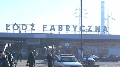 Słynny aktor biegał z mieczem po dworcu w Łodzi. Niebywałe, co się dzieje