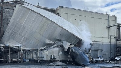 Katastrofa w papierni. Dwie osoby nie żyją, trwają poszukiwania zaginionych