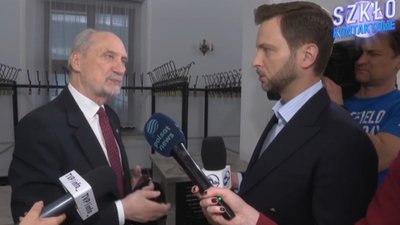 Trudno uwierzyć, jak Macierewicz potraktował dziennikarza w Sejmie. Nagranie jest hitem