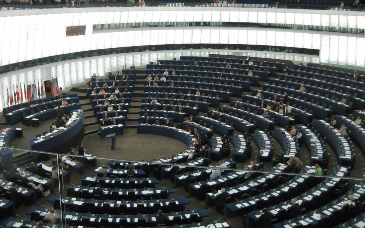 Sensacja w Brukseli. Komisja PE zdecydowała ws. immunitetów polskich europosłów