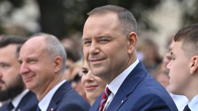 1000 zł na drugie dziecko od prezydenta. Karol Nawrocki właśnie podpisał