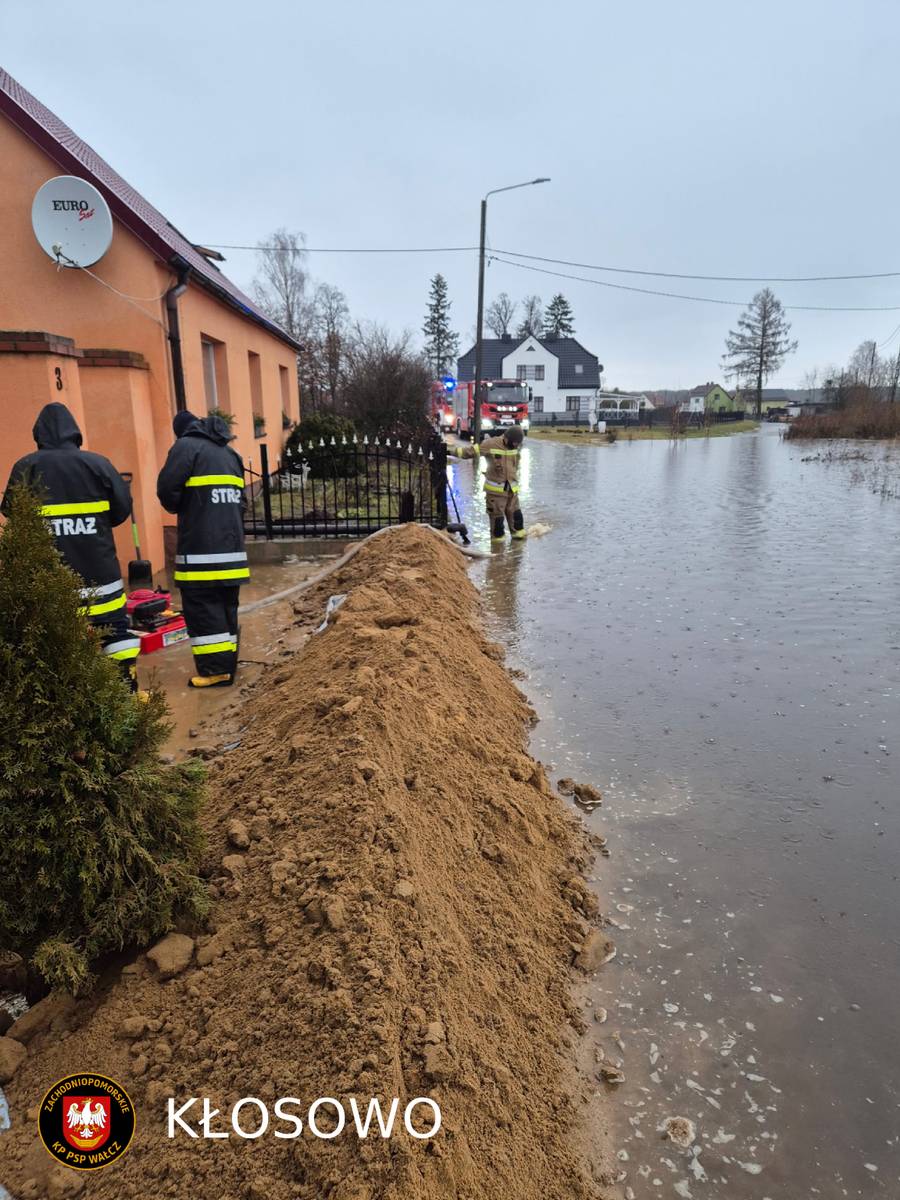 podtopienia fot. Facebook @Komenda Powiatowa Państwowej Straży Pożarnej w Wałczu