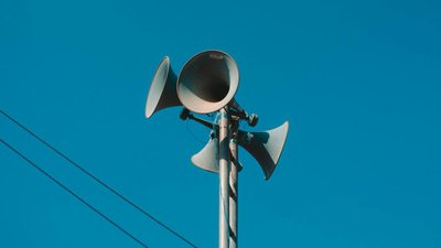 Dziś o 18:00 w Polsce zawyją syreny alarmowe. Wiemy, co się dzieje