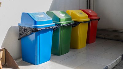 Wyrzucasz opakowania po lekach? Wiele osób nie wie, jak duży błąd popełnia