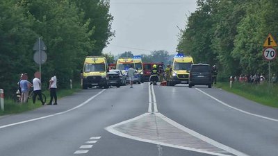 Nie żyje kobieta, jest wielu rannych, w tym pięcioro dzieci dzieci. W akcji 5 karetek i śmigłowiec LPR