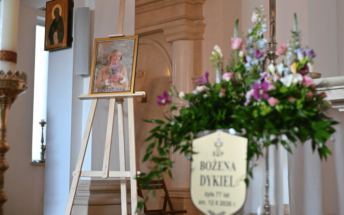 Ksiądz kilka razy przerywał pogrzeb Bożeny Dykiel. Trudno uwierzyć, co się działo