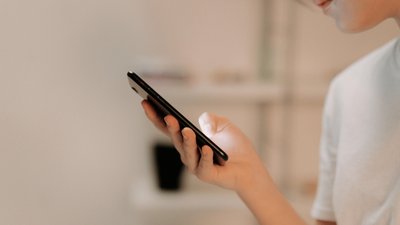 Wielka polska sieć skupuje stare telefony. Wezmą nawet zepsute