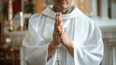 Potężne kary finansowe w Kościele od 1 marca. Nawet 96 120 zł dla księży i świeckich