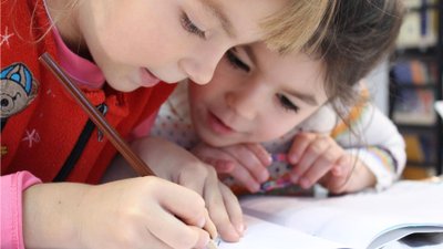 Nawet 15 tys. złotych na dziecko od rządu. Dochód nie ma znaczenia, rodzice muszą się pośpieszyć