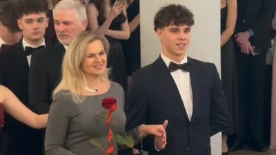 Barbara Nowacka zaskoczyła maturzystów. Zatańczyła poloneza na studniówce