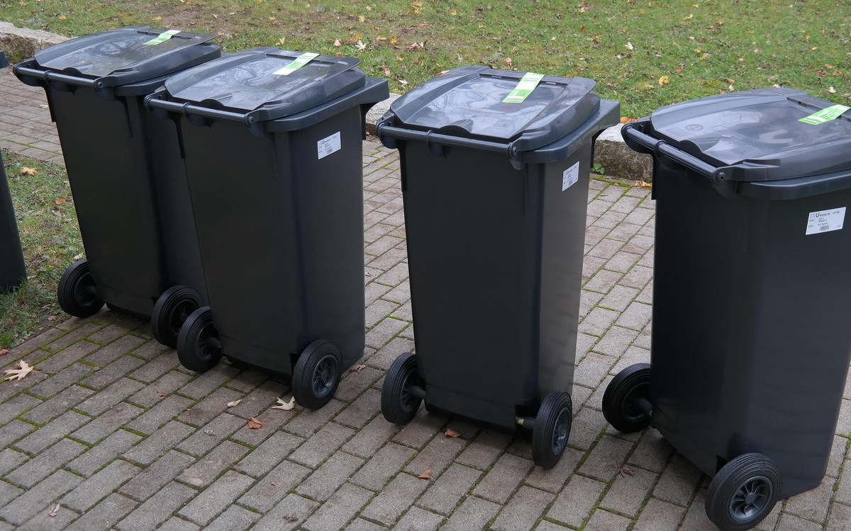 Polacy sięgną głębiej do portfeli. Opłaty za śmieci szybują, wszystko przez system kaucyjny