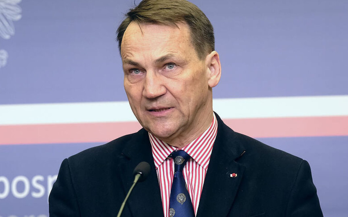 Sikorski ujawnił, ilu Polaków pojechało na Bliski Wschód po wybuchu konfliktu. Niewiarygodna liczba