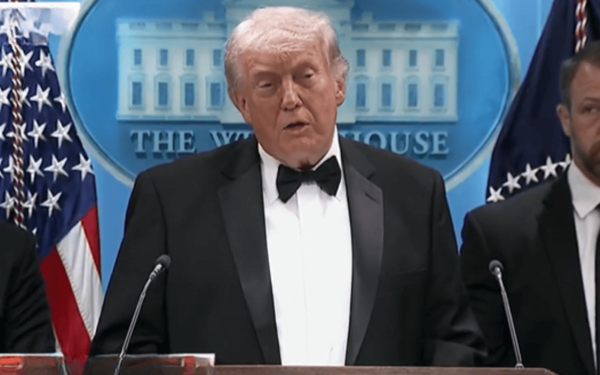 Porażające sceny w Waszyngtonie. Na sali nagle padły strzały, Trump pilnie ewakuowany