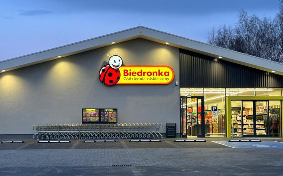 Biedronka zaszalała tuż przed długim weekendem. Do sklepów ustawią się potężne kolejki