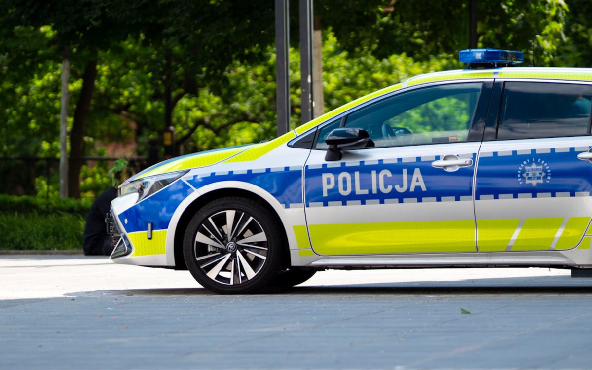 Tragedia na Mazowszu, auto runęło z wysokości. Nie żyją dwie młode osoby