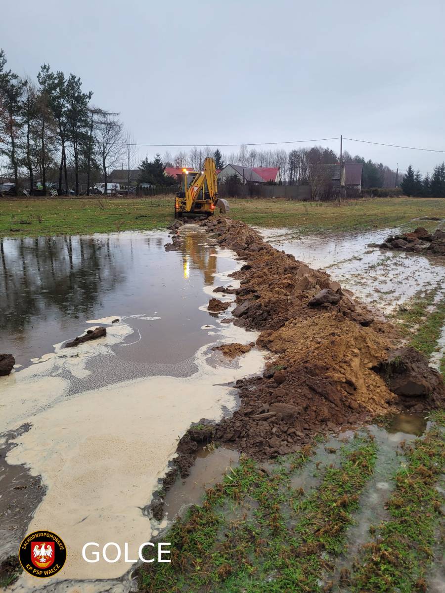 podtopienia fot. Facebook @Komenda Powiatowa Państwowej Straży Pożarnej w Wałczu