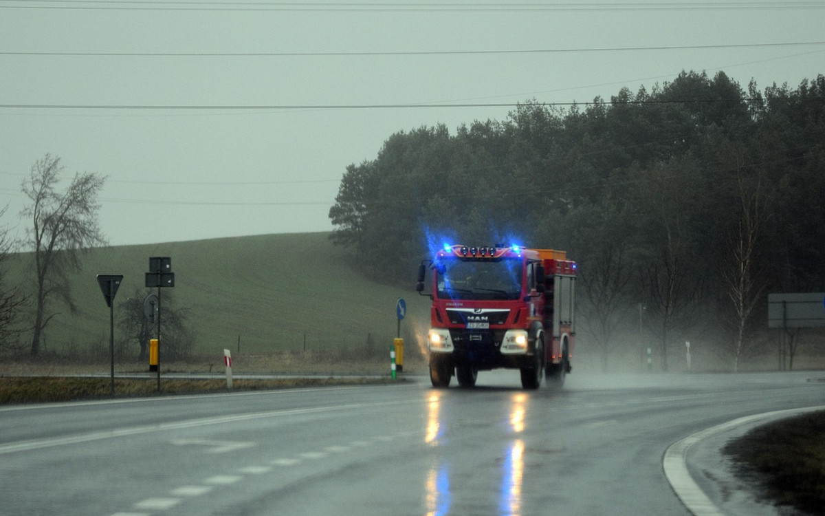 Koszmar w środku nocy, auto stanęło w płomieniach. Służby poinformowały o najgorszym