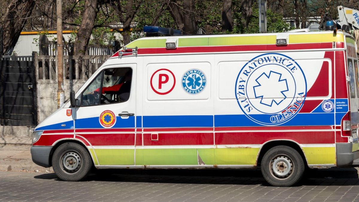 karetka fot. SHOX ART z pexels (zdjęcie podglądowe)