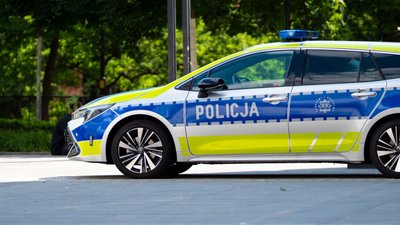 Tragedia na Mazowszu, auto runęło z wysokości. Nie żyją dwie młode osoby