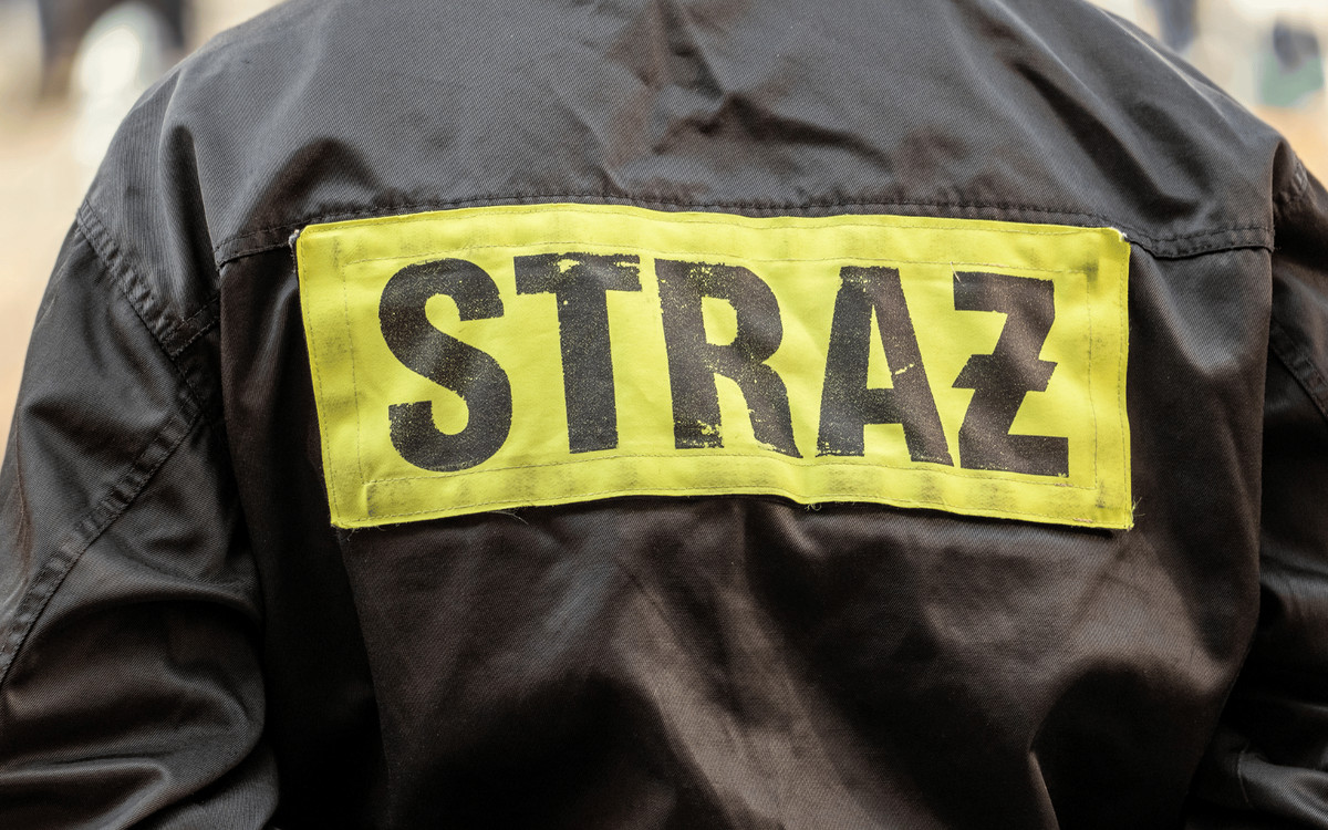 Bus Wojska Polskiego nagle stanął w płomieniach. Pilna akcja służb