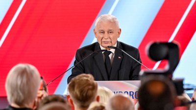 Posłowie PiS dostali nagłą wiadomość od Kaczyńskiego. Sprawa jest pilna