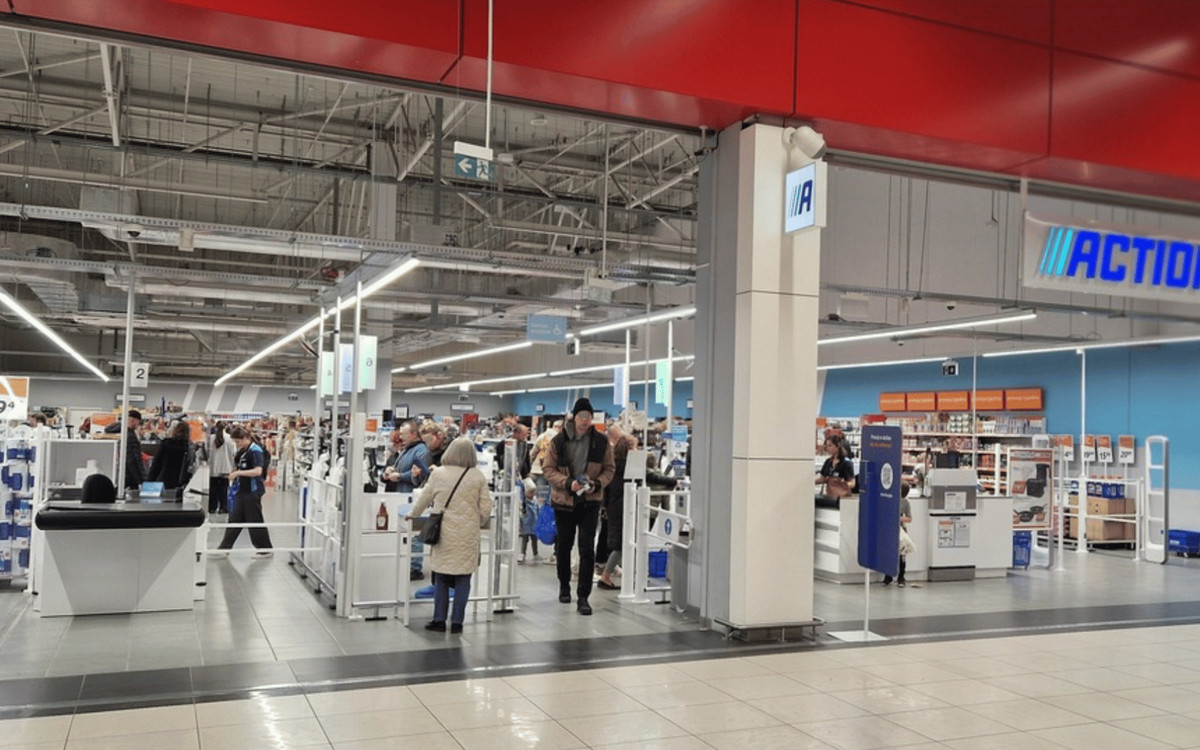 Hit z Action w niskiej cenie. Klienci ustawiają się w kolejkach, towar znika z półek
