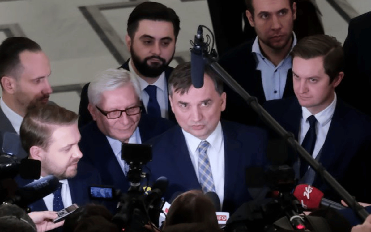 Zapytali Polaków, czy Ziobro powinien wrócić do kraju. Sondaż daje jasną odpowiedź