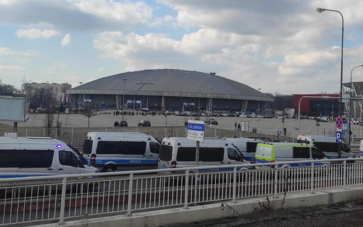 Na ulicach polskiego miasta zaroiło się od policji. Wiemy co się dzieje