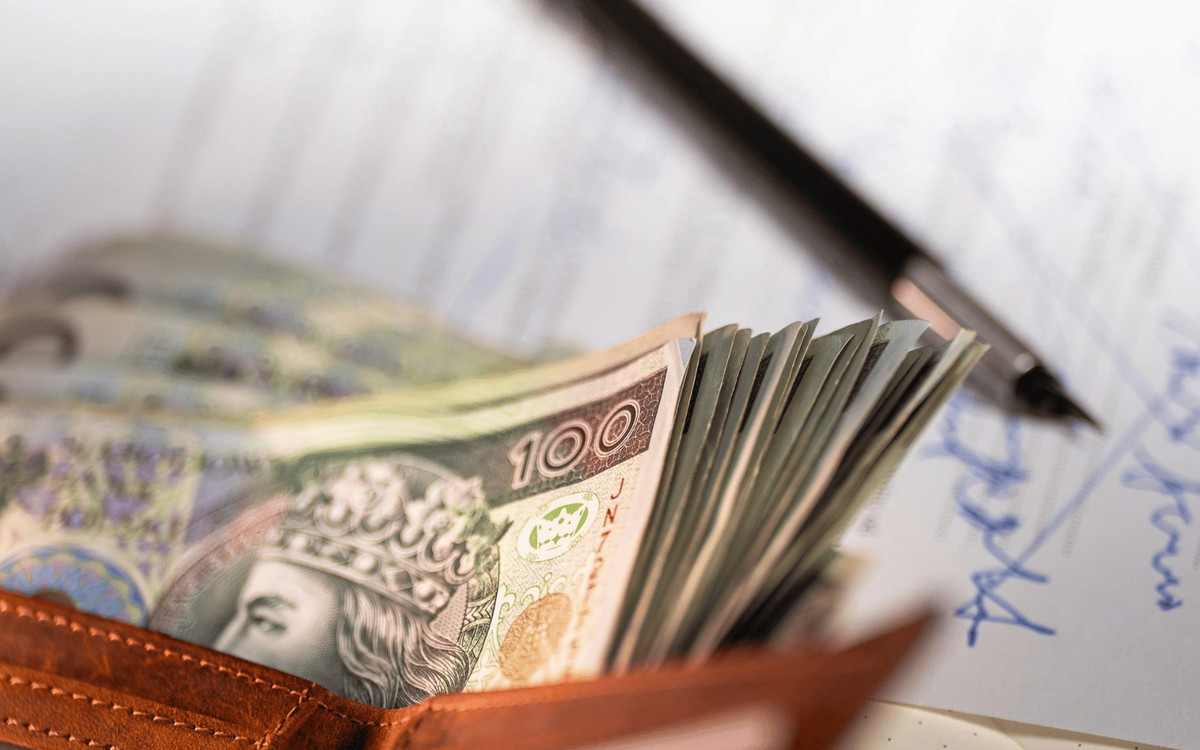 Prawie 1900 złotych dla rodziców od rządu. Te osoby mogą dostać pieniądze