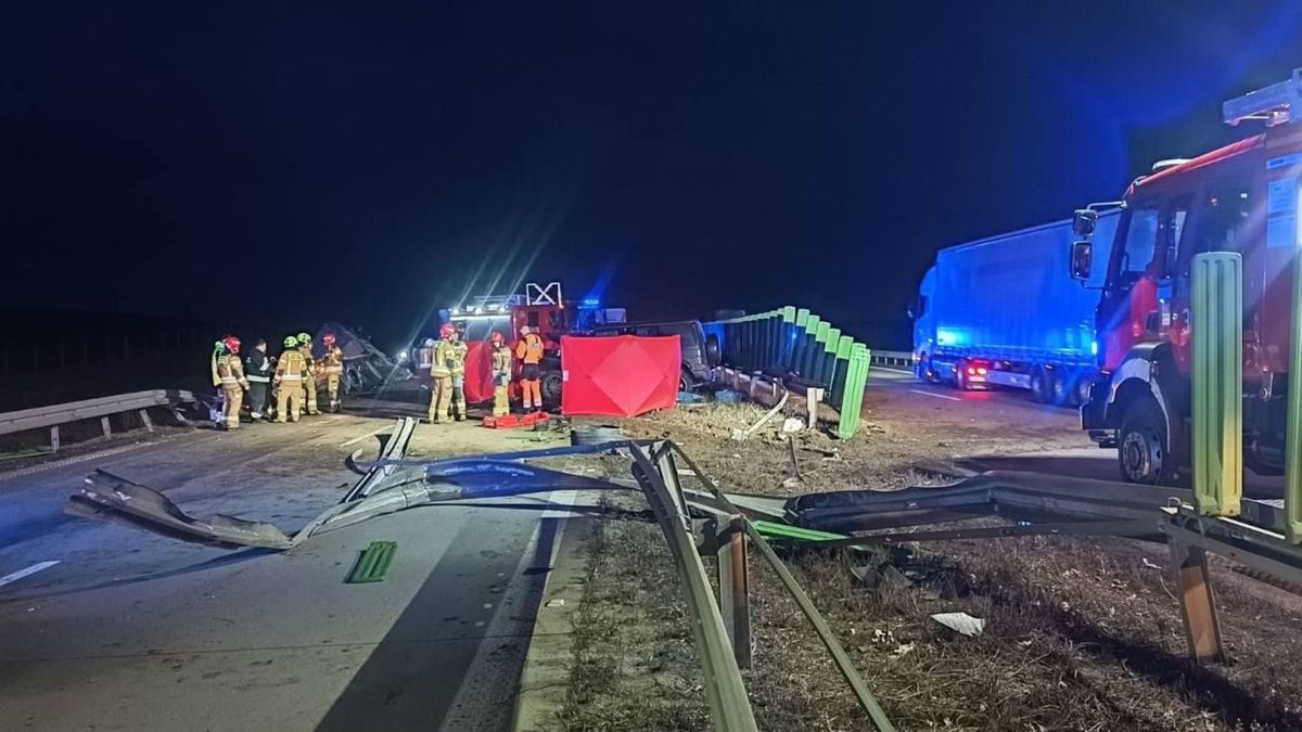 Wypadek na A4. Fot. Facebook/@Komenda Miejska Policji w Legnicy.