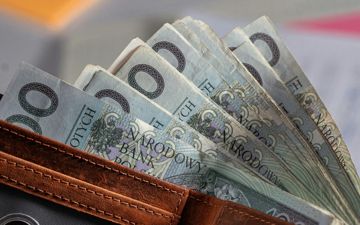 4200 złotych od ZUS po ukończeniu 56. roku życia. Te osoby dostaną pieniądze