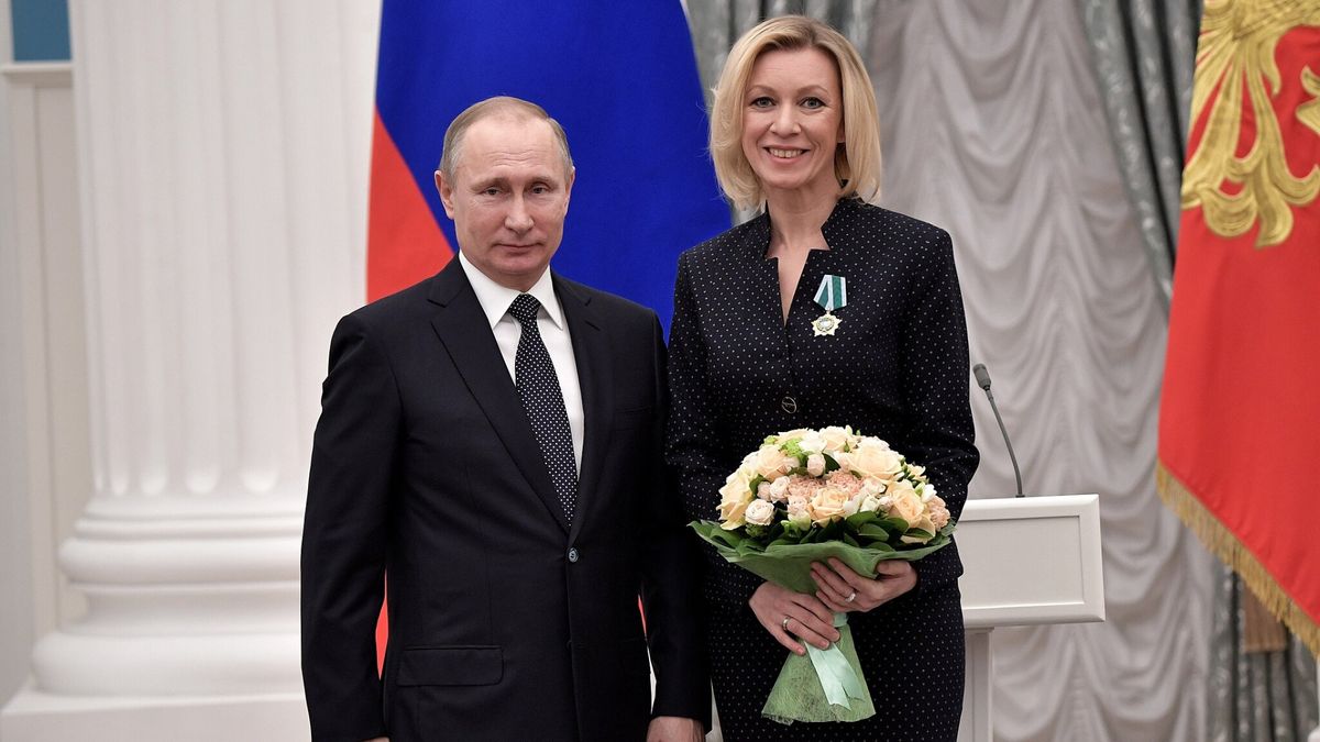 Maria Zacharowa i Putin (Fot. Kremlin.ru, CC BY 4.0 , via Wikimedia Commons)