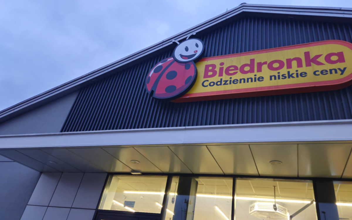 Biedronka oszalała. Tylko w sobotę same hity za grosze, klienci muszą się spieszyć