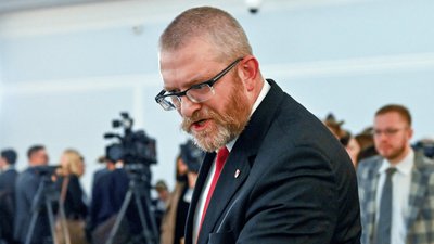 Ciemne chmury nad Grzegorzem Braunem. Parlament Europejski właśnie zdecydował