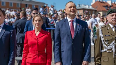 Niebywałe, jak Marta Nawrocka ubrała się na uroczystości 2 maja. Wszyscy patrzyli tylko na nią