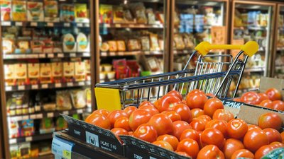Biedronka i Lidl czynne prawie całą dobę. To koniec tradycyjnych godzin otwarcia