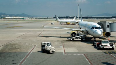 Znane linie lotnicze masowo zawieszają i odwołują loty. Fatalne wieści dla pasażerów