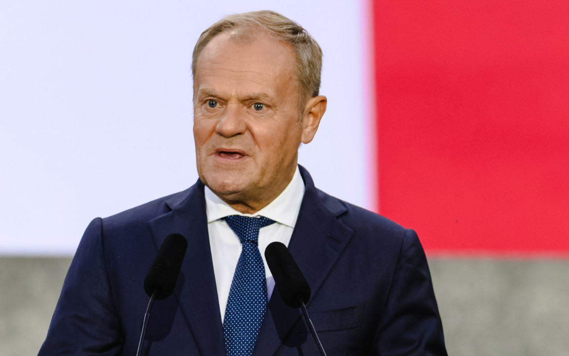 Tusk ostro o „stadionowych bandytach”. Wspomniał o Karolu Nawrockim