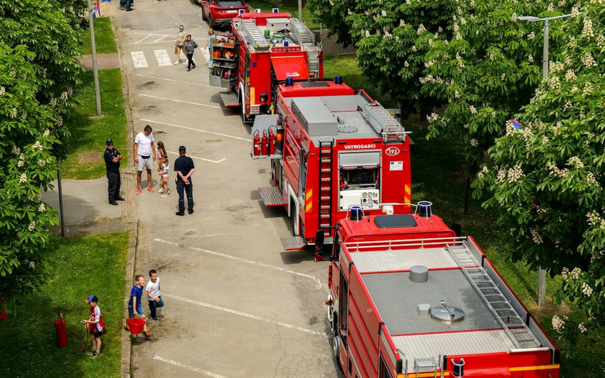Potężny wybuch w Łódzkiem, nie żyje nastolatka. Są ranni, w akcji policja, karetki i śmigłowiec LPR
