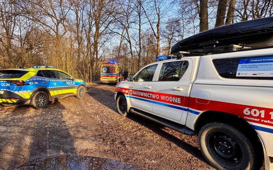 Spacerował wzdłuż rzeki i nagle zdębiał. Od razu zadzwonił na policję, doszło do tragedii