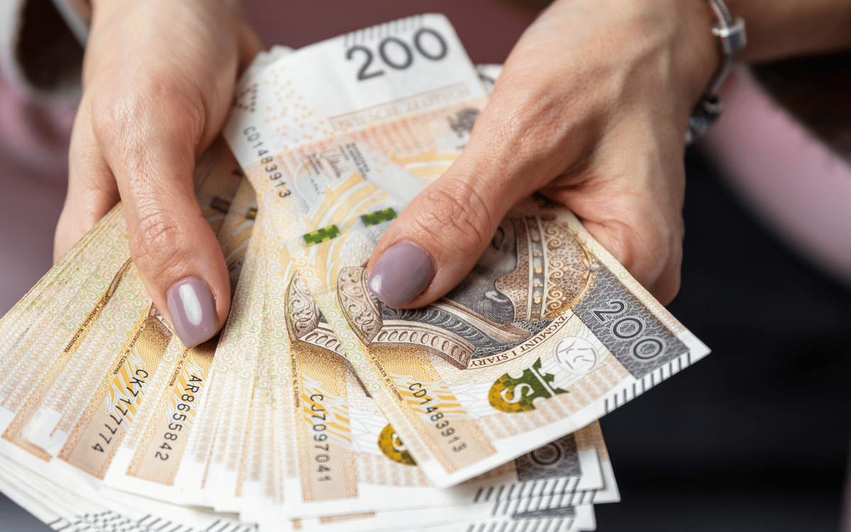 Nawet 2140 zł miesięcznie od ZUS dla osób po 50. roku życia. Jak otrzymać świadczenie?