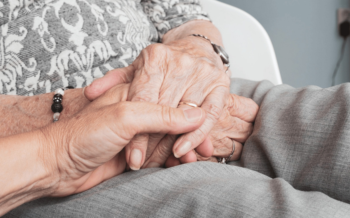 Zniżki dla seniorów, w tym darmowe leki. Wystarczy mieć te dokumenty